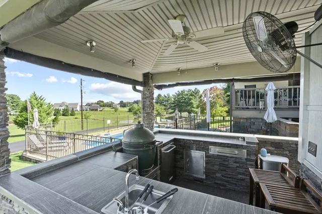 a view of a house with backyard and garden
