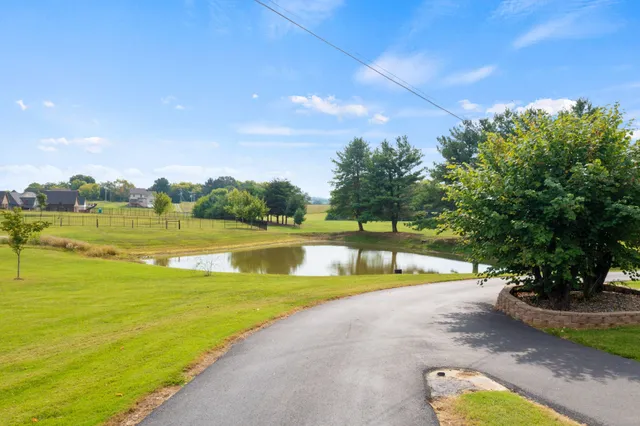 $950,000 | 730 North Russell Street, Portland, TN 37148
