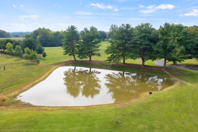 $950,000 | 730 North Russell Street, Portland, TN 37148