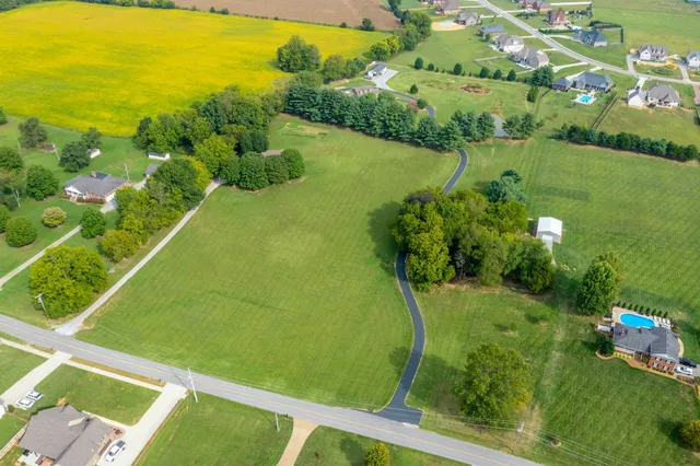 $950,000 | 730 North Russell Street, Portland, TN 37148