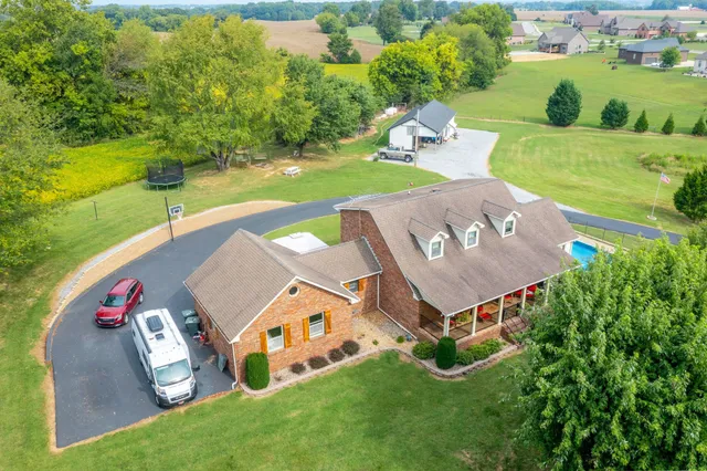 $950,000 | 730 North Russell Street, Portland, TN 37148