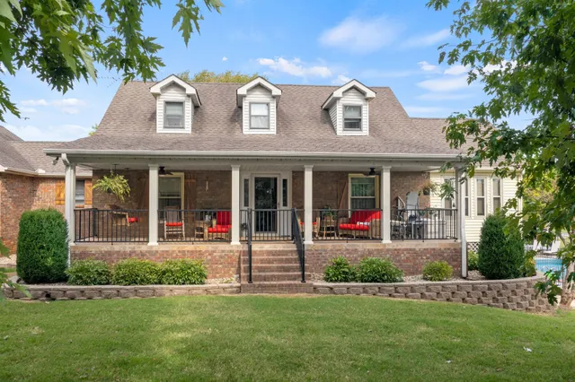 $950,000 | 730 North Russell Street, Portland, TN 37148