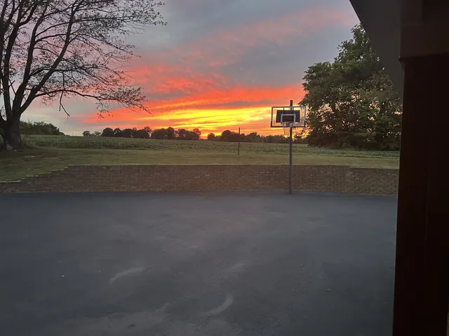 $950,000 | 730 North Russell Street, Portland, TN 37148