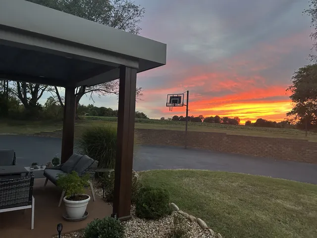 $950,000 | 730 North Russell Street, Portland, TN 37148