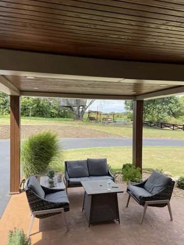 $950,000 | 730 North Russell Street, Portland, TN 37148