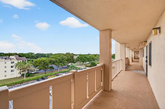 $130,000 | 7076 Huntington Lane, Unit 608, Delray Beach, FL 33446