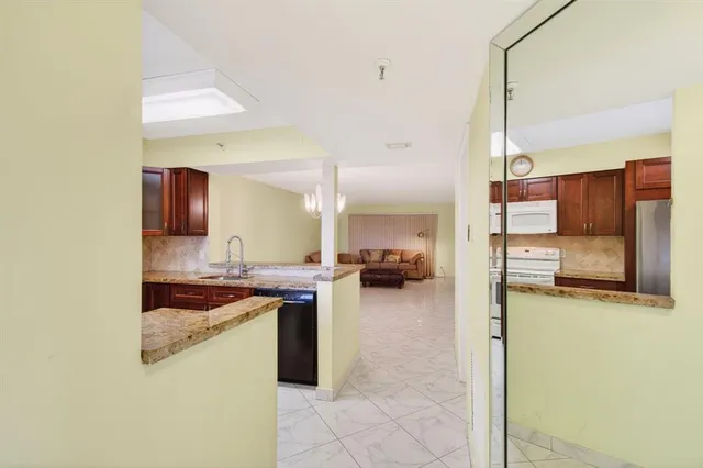 $130,000 | 7076 Huntington Lane, Unit 608, Delray Beach, FL 33446