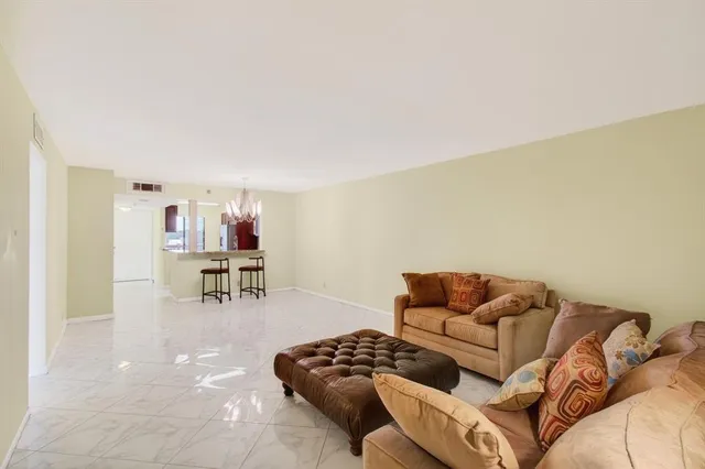 $130,000 | 7076 Huntington Lane, Unit 608, Delray Beach, FL 33446