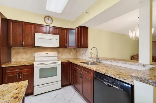 $130,000 | 7076 Huntington Lane, Unit 608, Delray Beach, FL 33446