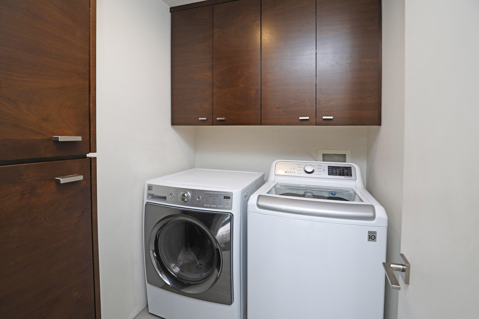 867 Randolph Road Santa Barbara, CA 93111 - Photo 23 of 30 Laundry room