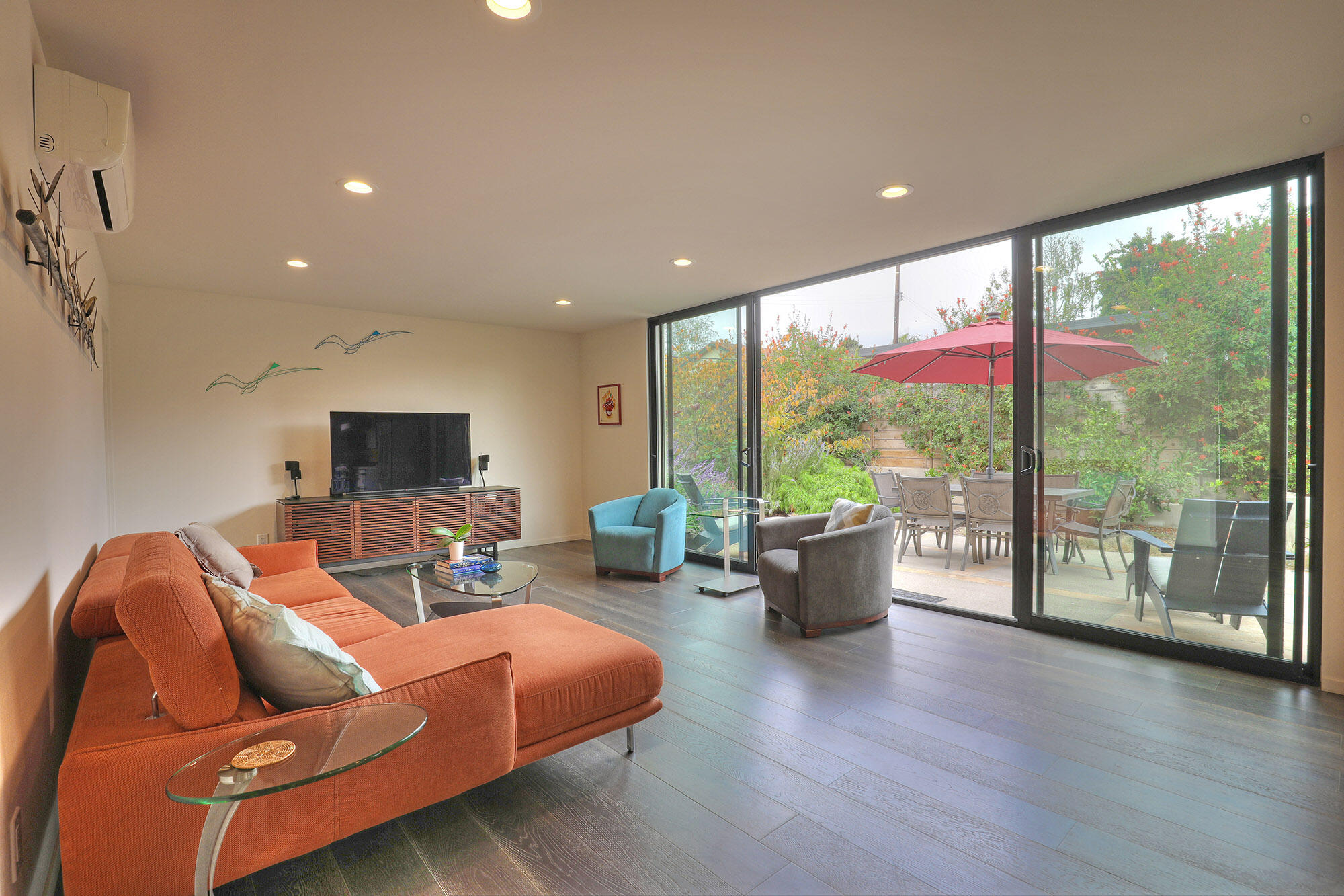 867 Randolph Road Santa Barbara, CA 93111 - Photo 3 of 30 Living room