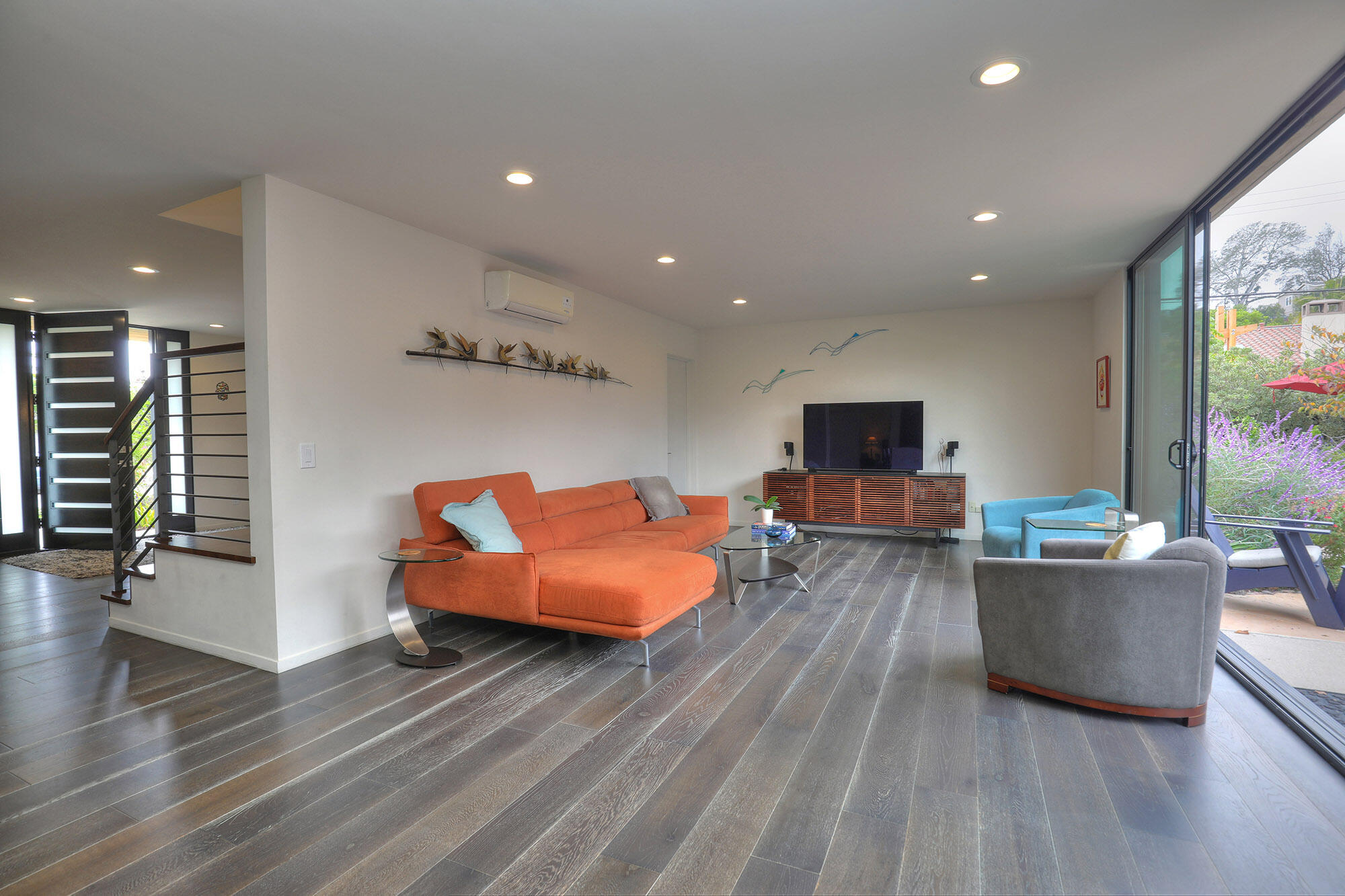 867 Randolph Road Santa Barbara, CA 93111 - Photo 4 of 30 Living room