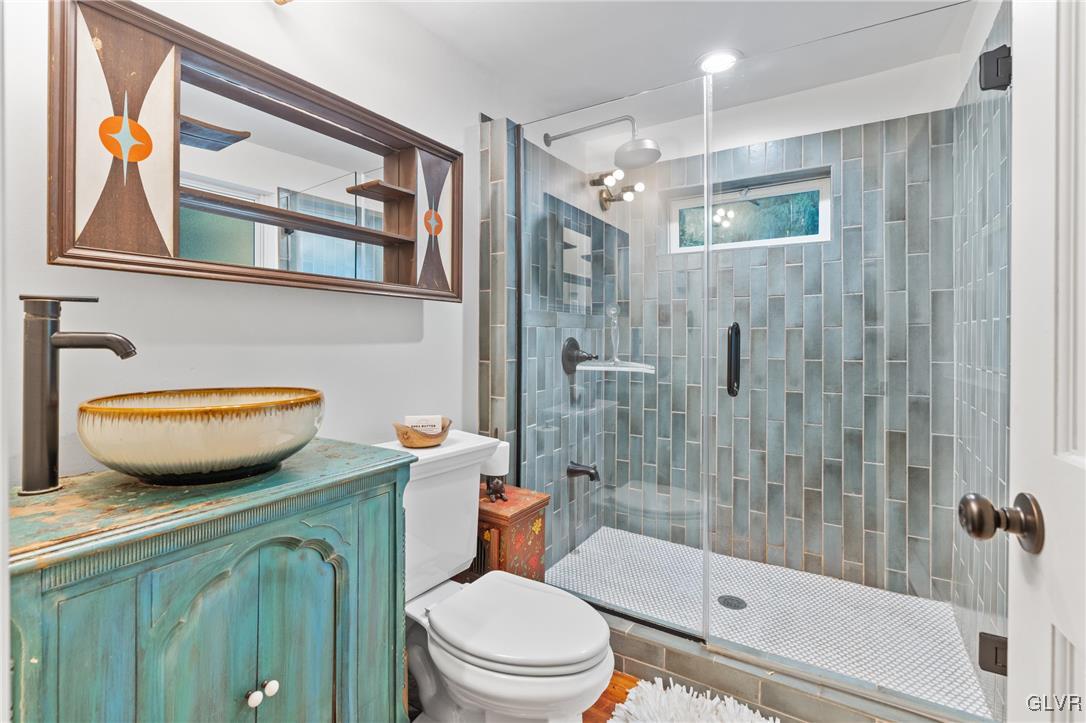 3225 Jordan Road Orefield, PA 18069 - Photo 25 of 50 a bathroom with a granite countertop toilet sink and shower
