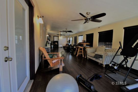 1100 West Iowa Avenue Ridgecrest, CA 93555 - Photo 10 of 19 a living room with furniture