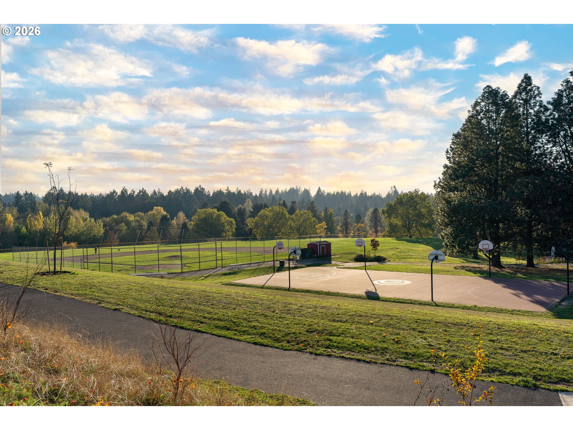 7422 Southwest 37th Avenue Portland, OR 97219 - Photo 33 of 47