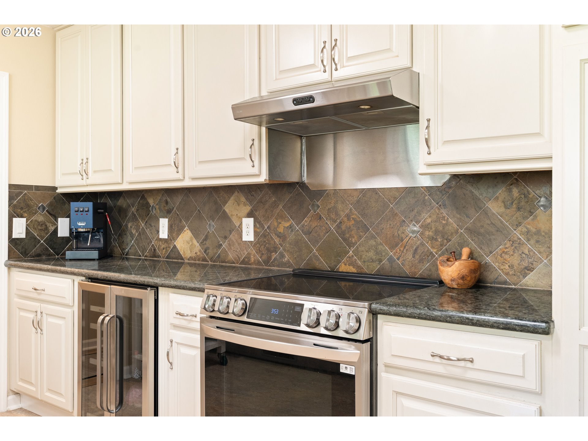 7422 Southwest 37th Avenue Portland, OR 97219 - Photo 7 of 47