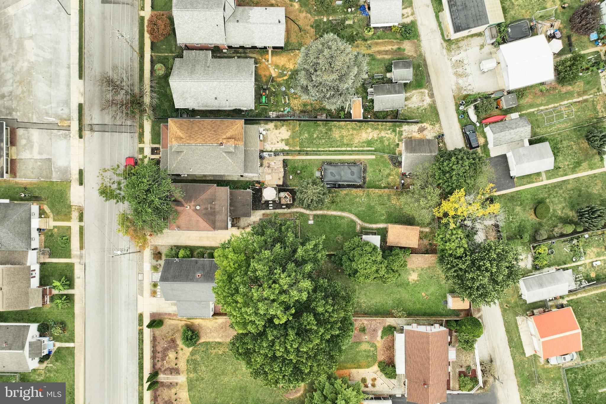 416 South High Street Hanover, PA 17331 - Photo 33 of 37 aerial view of a residential apartment building with a yard