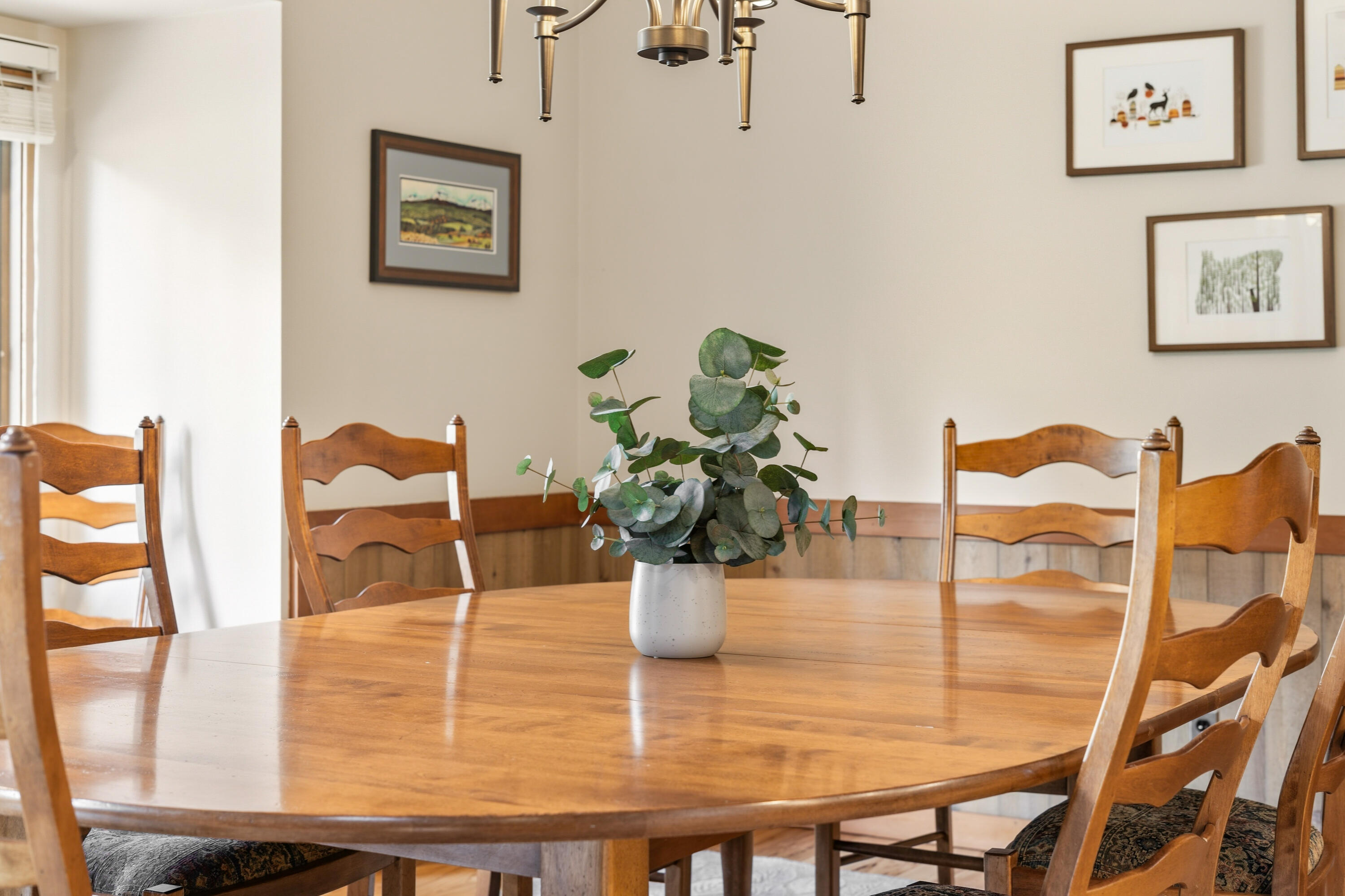 17866 Grouse Lane, Unit 3 Sunriver, OR 97707 - Photo 13 of 61 a dining room with furniture and wooden floor