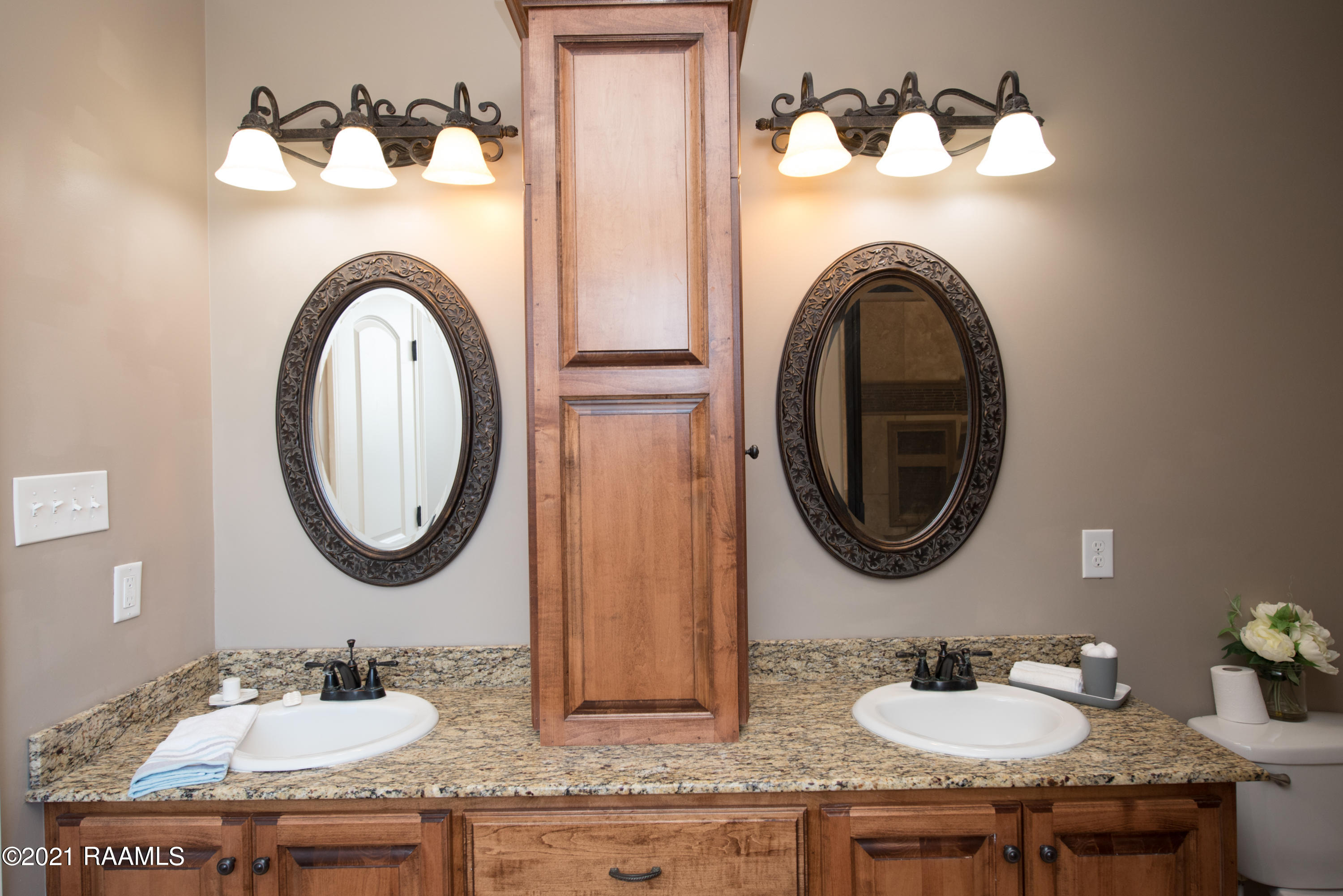 315 Hill Ridge Drive Youngsville, LA 70592 - Photo 26 of 34 Master Bath