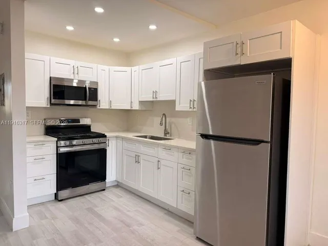 $1,690 | 1280 West 54th Street, Unit 322B, Hialeah, FL 33012