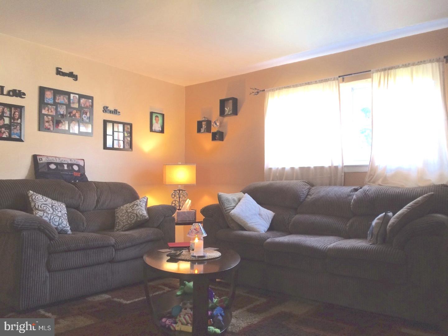 3827 Charteris Road Philadelphia, PA 19154 - Photo 3 of 19 Gallery Image 3