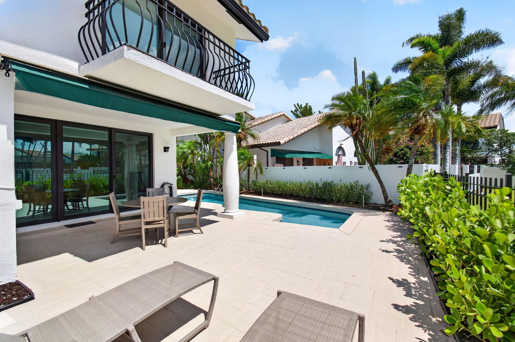 6427 Via Rosa Boca Raton, FL 33433 - Photo 78 of 98 Oudoors Eating Area by the Pool