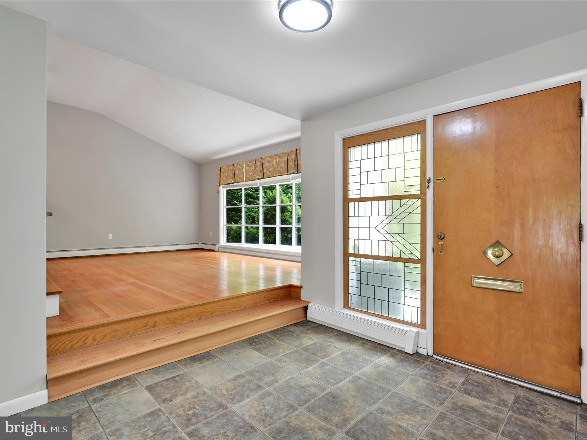 1321 Valley Road Lancaster, PA 17603 - Photo 24 of 35 Leaded glass and craftsman door in foyer