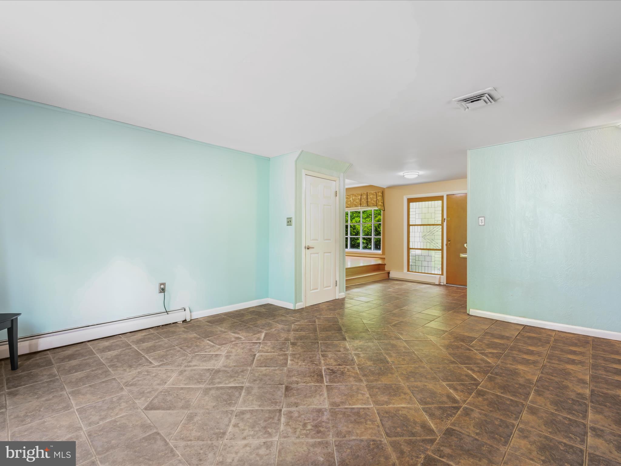 1321 Valley Road Lancaster, PA 17603 - Photo 4 of 35 Family Room