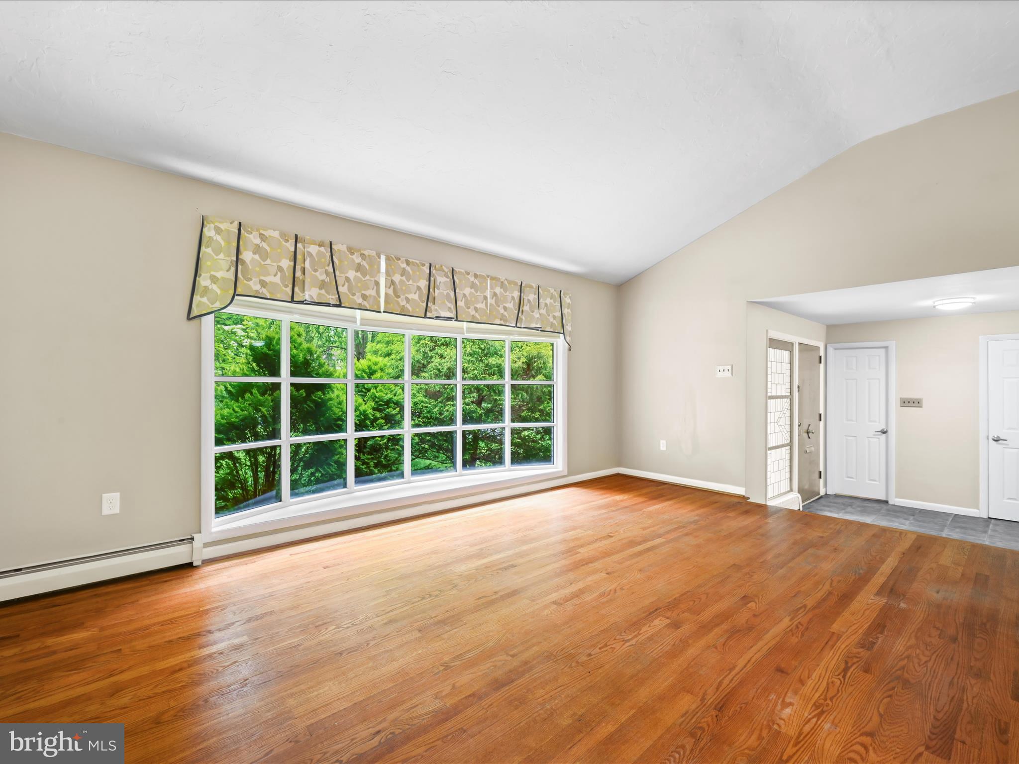 1321 Valley Road Lancaster, PA 17603 - Photo 6 of 35 Living Room