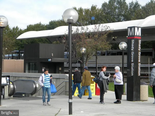 $2,700 | 801 Pleasant Drive, Unit 80123, Rockville, MD 20850