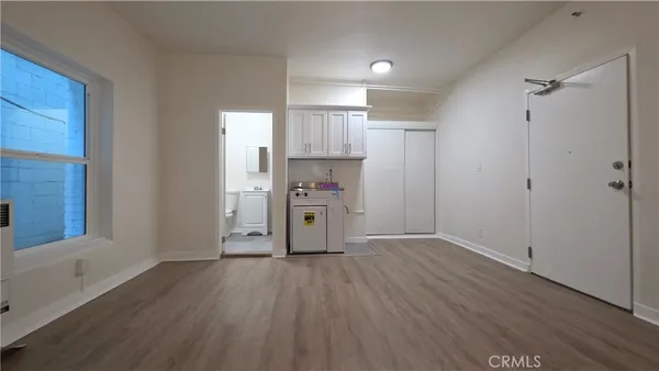 $1,300 | 3408 Sunset Boulevard, Unit 102, Los Angeles, CA 90026