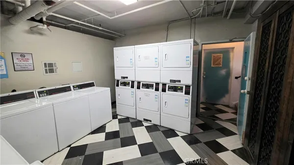 $1,300 | 3408 Sunset Boulevard, Unit 102, Los Angeles, CA 90026