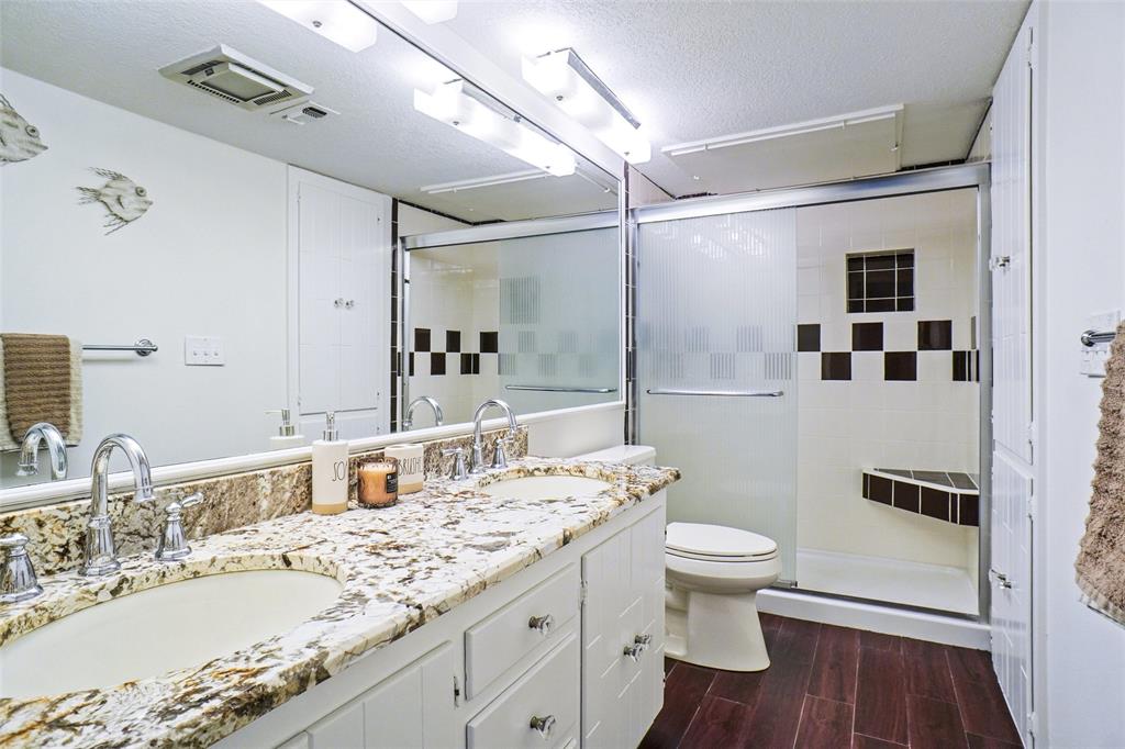 388 Driftwood Court, Unit 1A Azle, TX 76020 - Photo 20 of 29 Secondary Bath