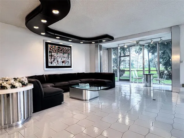 $245,000 | 800 Cypress Grove Drive, Unit 106, Pompano Beach, FL 33069