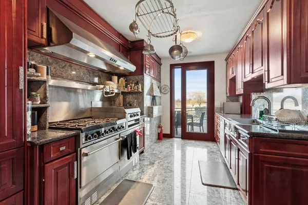 $2,800,000 | 15 Terra Vita Court, South Barrington, IL 60010