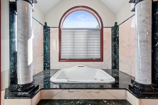 $2,800,000 | 15 Terra Vita Court, South Barrington, IL 60010