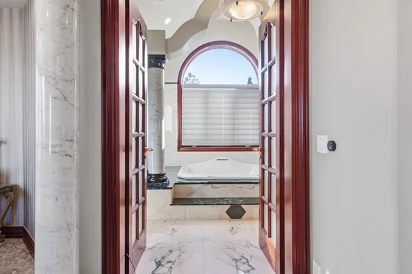 $2,800,000 | 15 Terra Vita Court, South Barrington, IL 60010