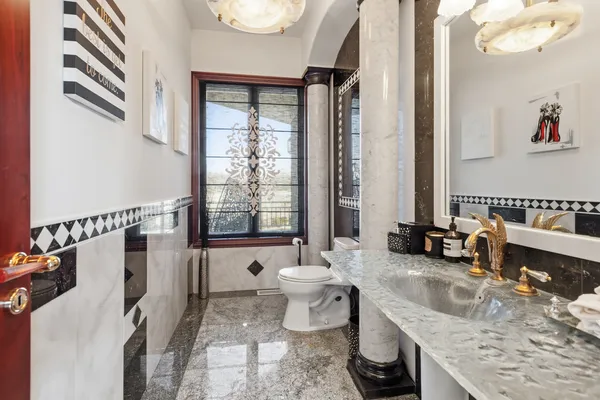 $2,800,000 | 15 Terra Vita Court, South Barrington, IL 60010