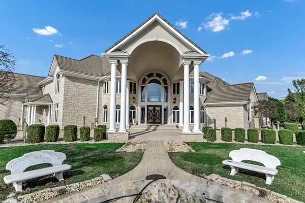 $2,800,000 | 15 Terra Vita Court, South Barrington, IL 60010