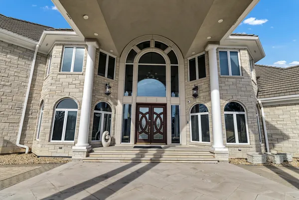 $2,800,000 | 15 Terra Vita Court, South Barrington, IL 60010