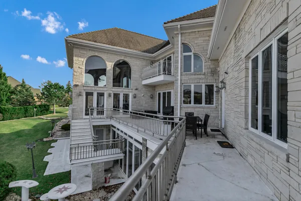 $2,800,000 | 15 Terra Vita Court, South Barrington, IL 60010