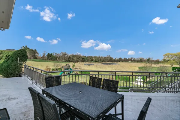 $2,800,000 | 15 Terra Vita Court, South Barrington, IL 60010