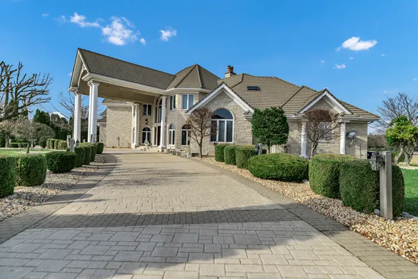 $2,800,000 | 15 Terra Vita Court, South Barrington, IL 60010
