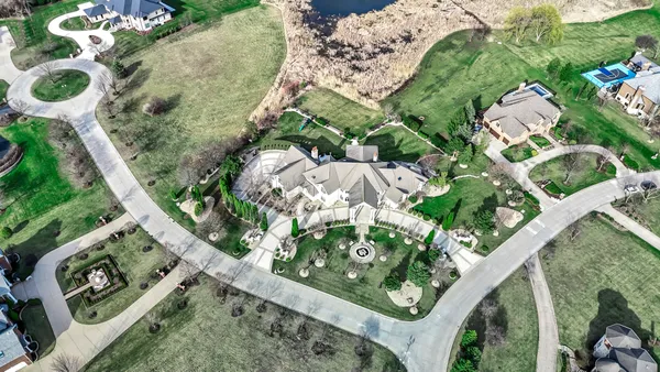 $2,800,000 | 15 Terra Vita Court, South Barrington, IL 60010