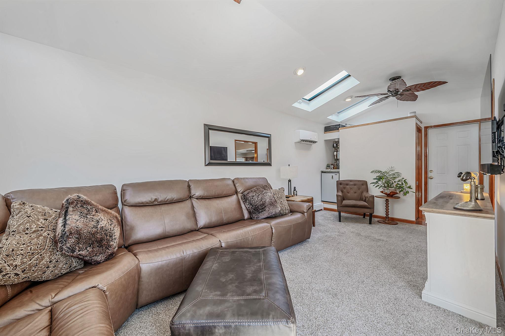 16 Salem Road Hicksville, NY 11801 - Photo 11 of 50 Gallery Image 11
