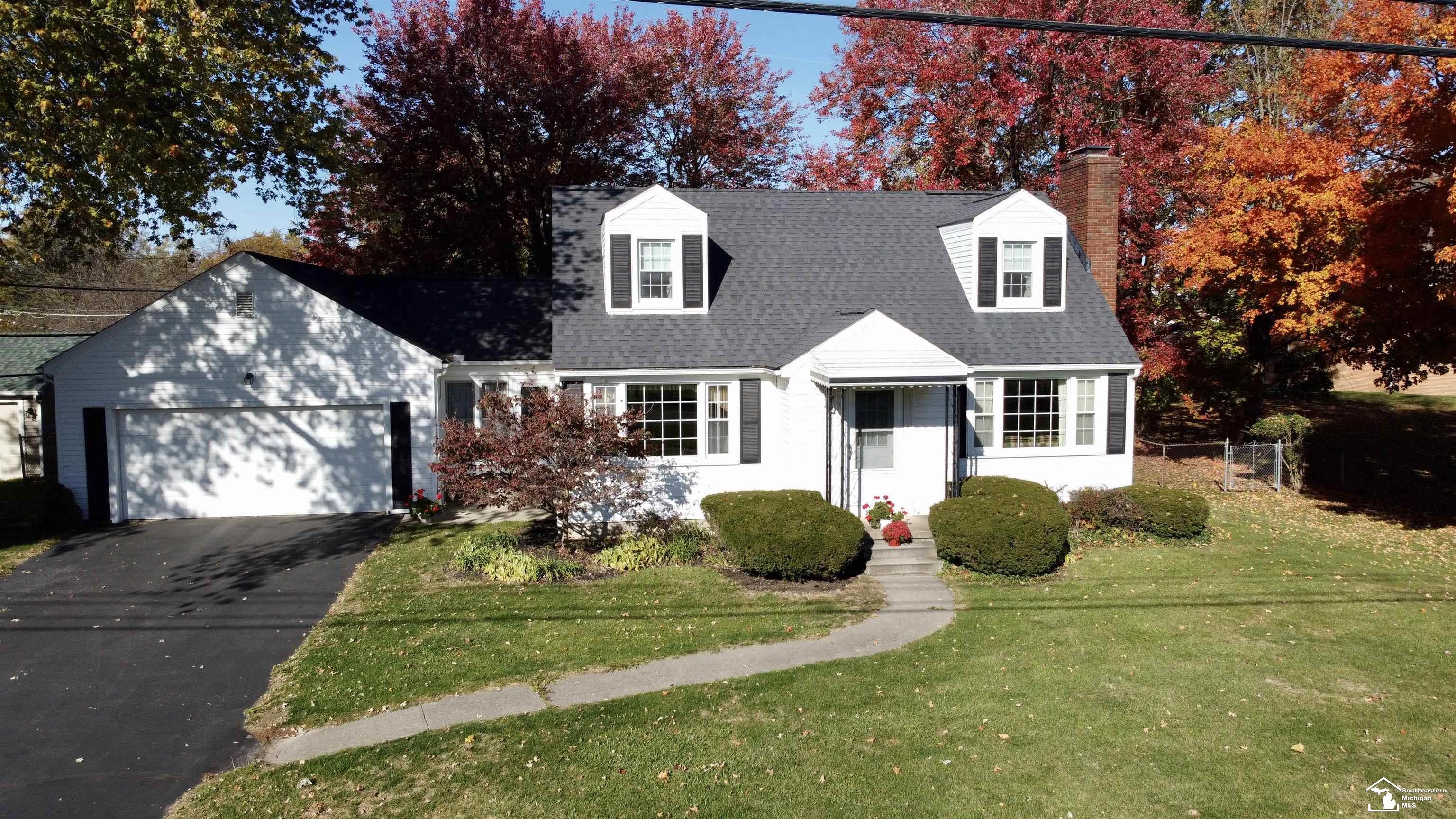 1624 North Custer Road Monroe, MI 48162 - Photo 3 of 56 50164666-28643797-d0c7-4a2f-ab66-b73272474ba9.JPG