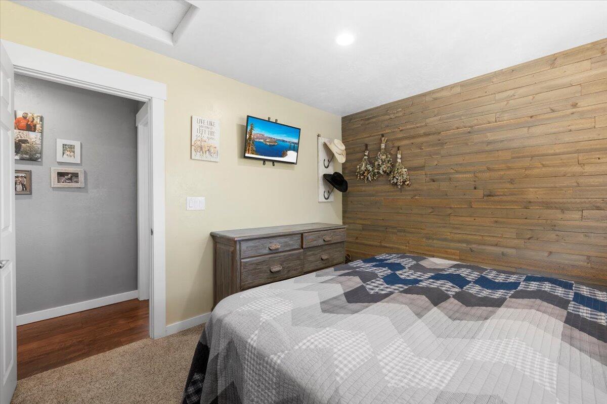 970 West Justice Road Central Point, OR 97502 - Photo 22 of 35 Main Bedroom
