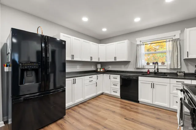 $179,900 | 325 North Wayne Street, Warren, IN 46792