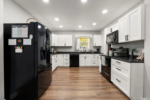 $179,900 | 325 North Wayne Street, Warren, IN 46792