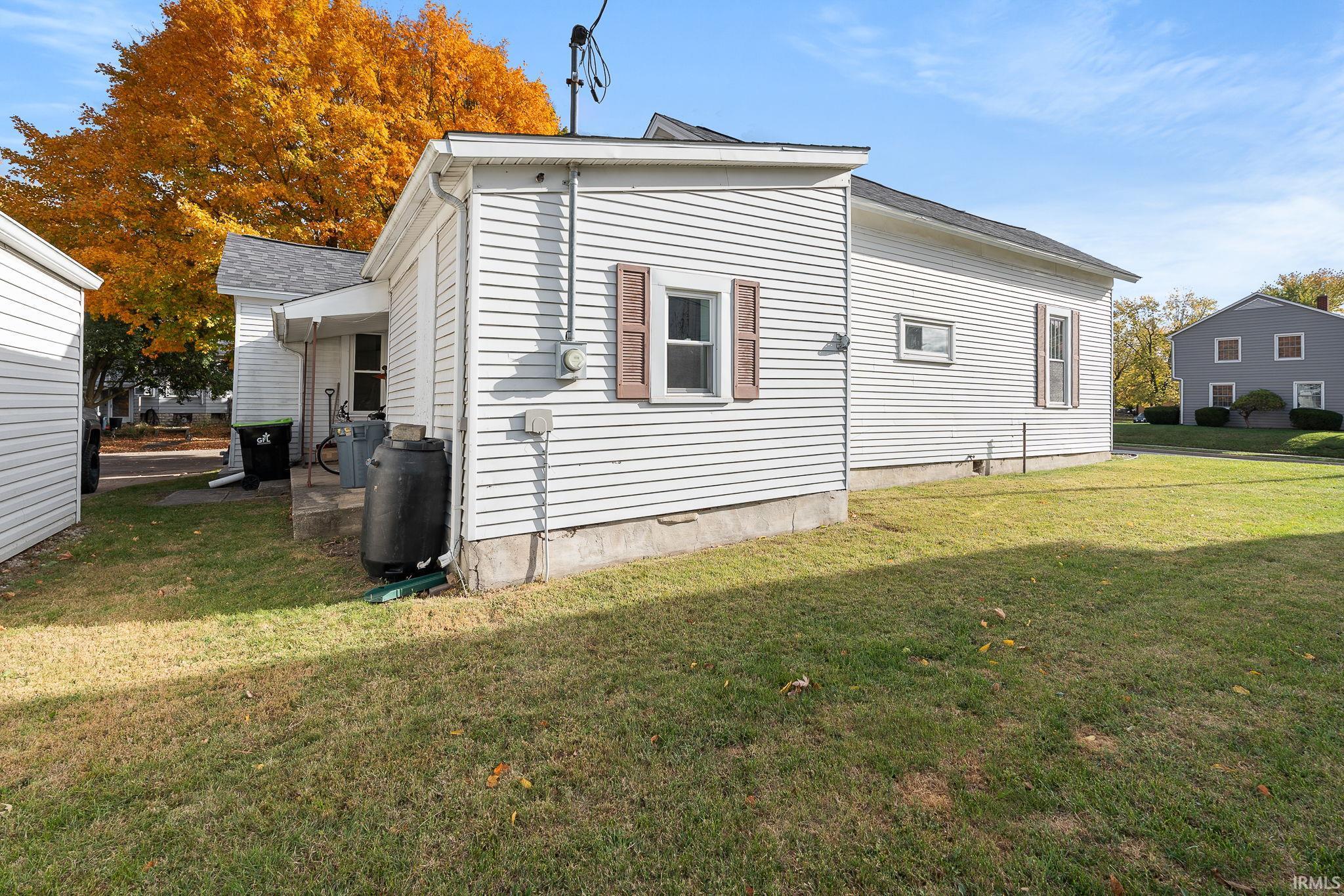 325 North Wayne Street Warren, IN 46792 - Photo 12 of 33